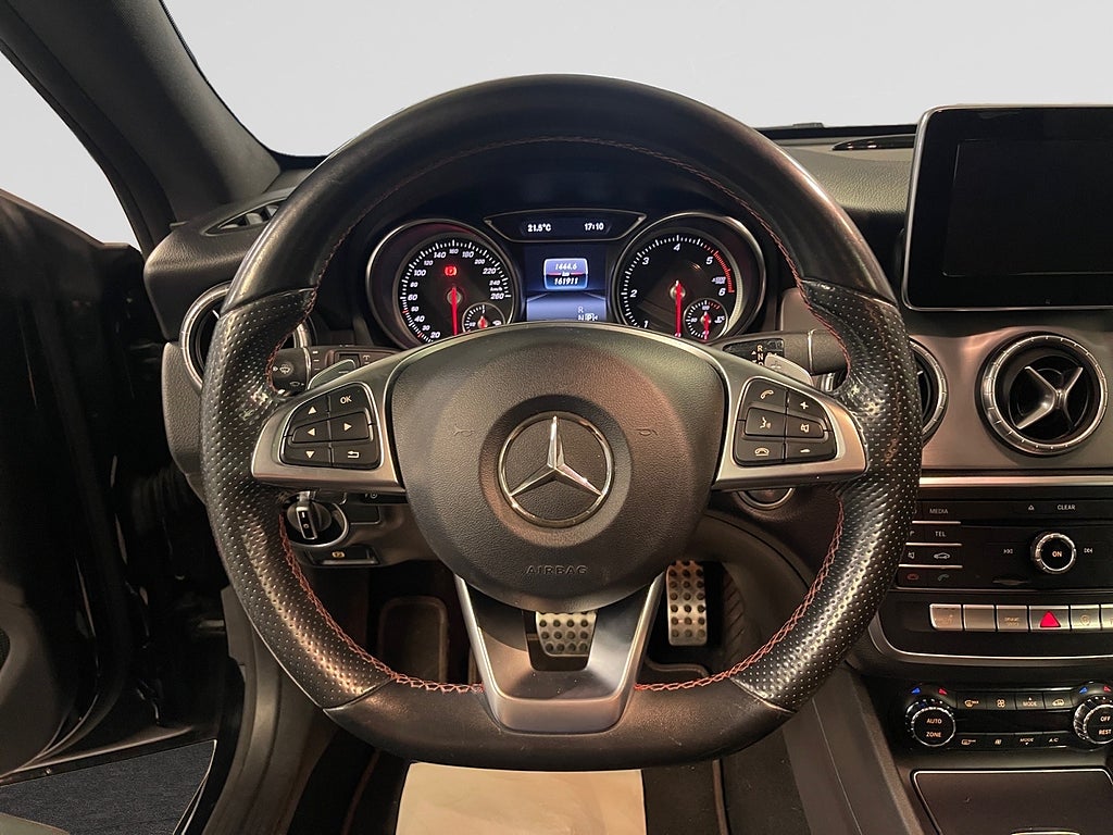 Mercedes-Benz CLA 220d AWD SB AMG Line Dragkrok OBS Renoveringsobjekt bild 11