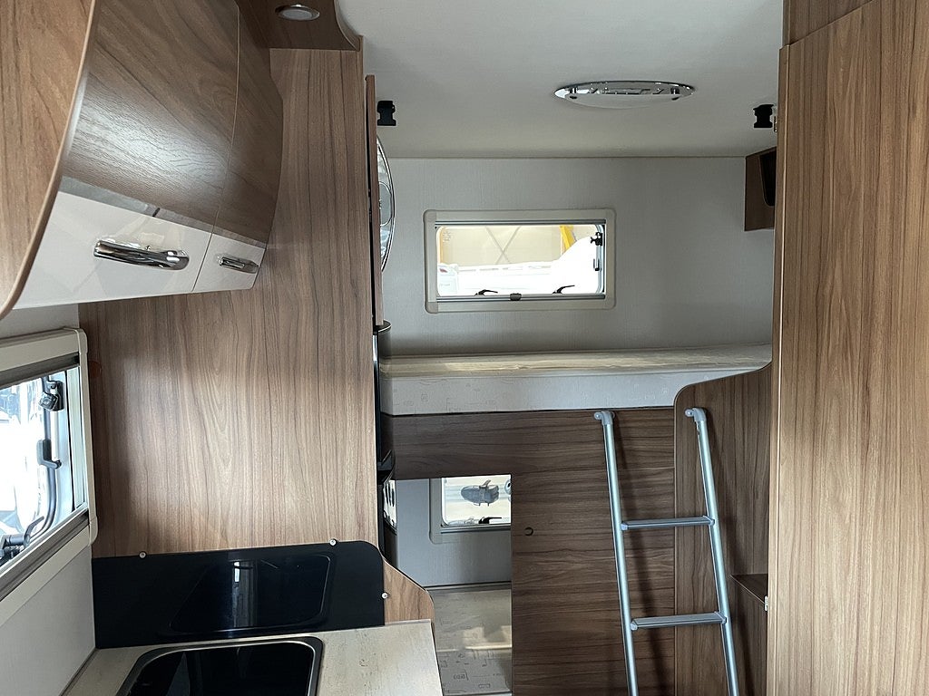 Pilote C 700 S /B-körkort/6-bältad/6-sovplatser - Pilote