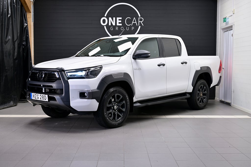 Toyota Hilux 2.8 4WD Invincible MOMS Värmare Diff JBL Kamera 204hk