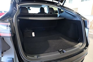 SUV Tesla Model Y 13 av 16