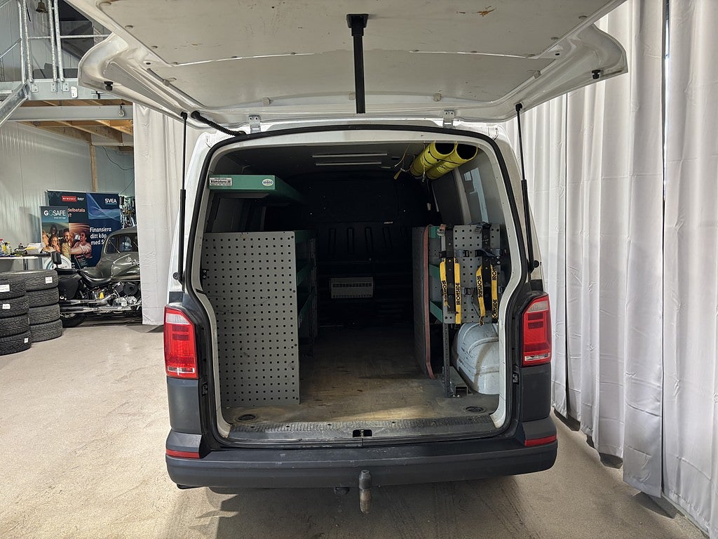 Volkswagen Transporter T30 2.0 TDI BMT 4Motion BKam Drag Värmare Moms