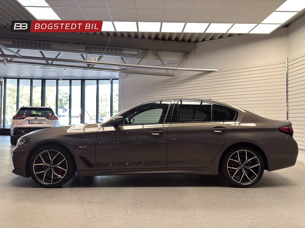 BMW 545e xDrive 394hk | M-Sport Pro | Se utrustning
