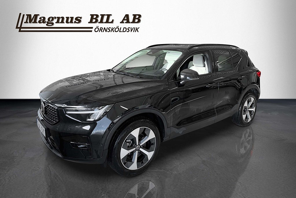 Volvo XC40 B3 DCT Ultra Dark 360 Pano Navi Moms Sov Hjul  2026 till salu hos Magnus Bil
