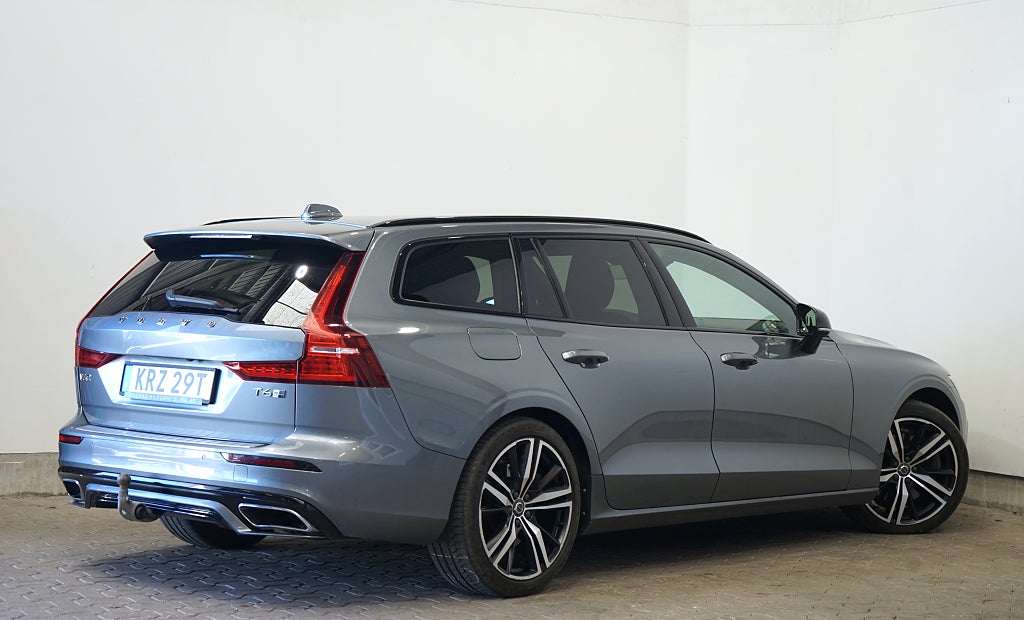 Volvo V60 Recharge T6 AWD R-Design Värmare Carplay Dragkrok 340hk