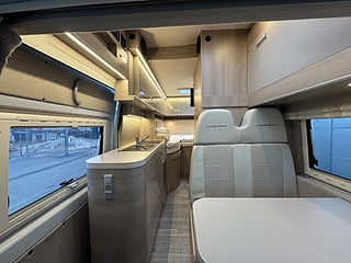 Husbil-halvintegrerad Globe-Traveller Pathfinder Z 150HK Automat! Långbäddar & utfällbar dubbelbädd! 5 av 19