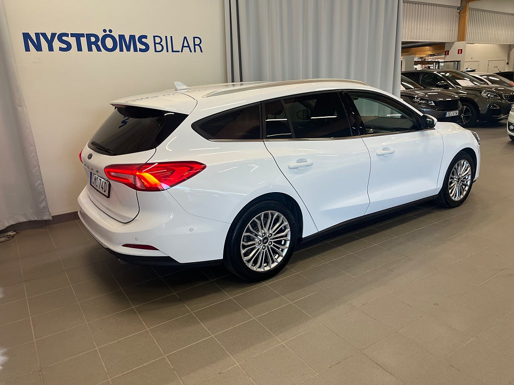 Ford Focus Kombi 1.0 EcoBoost Titanium Motorvärmare Vinterhjul  thumbnail