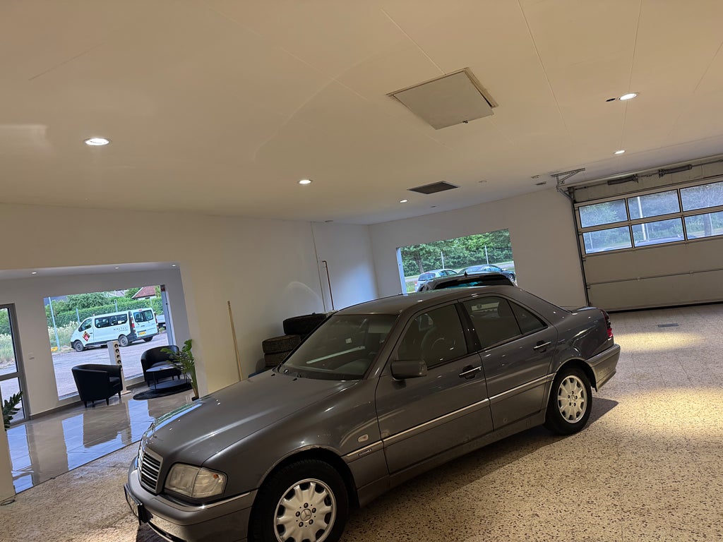 Mercedes-Benz C 180 Elegance automat ny bes lågmil 