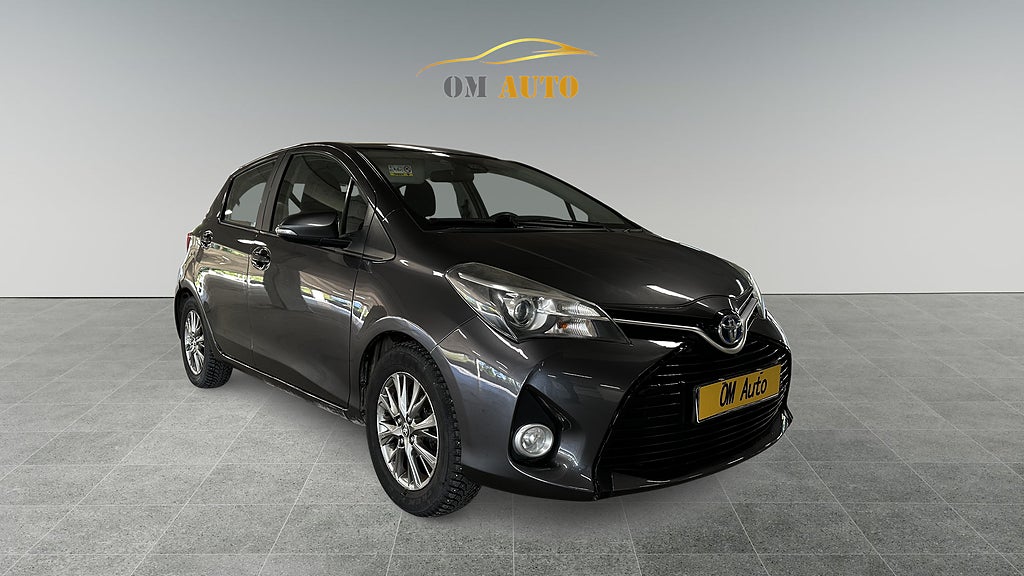 Toyota Yaris Hybrid S&V Däck B-Kamera