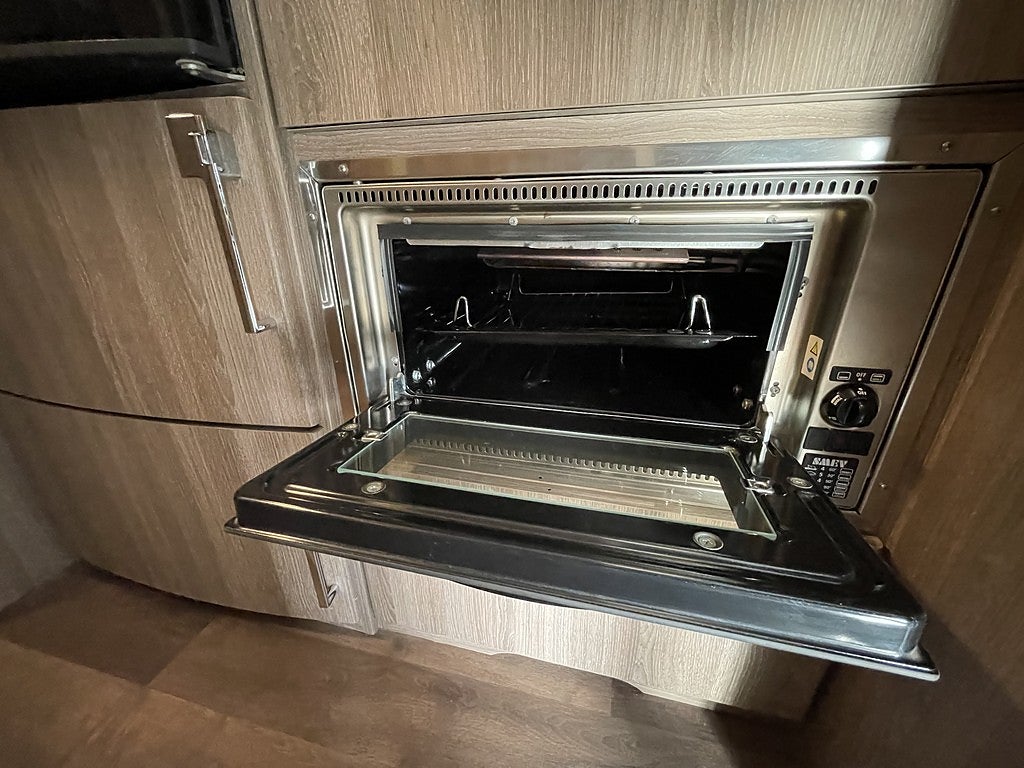 Kabe TMC 740 LGB /ALDE/B-körkort/Solcell/Långbäddar/Garage/Backkamera - Kabe