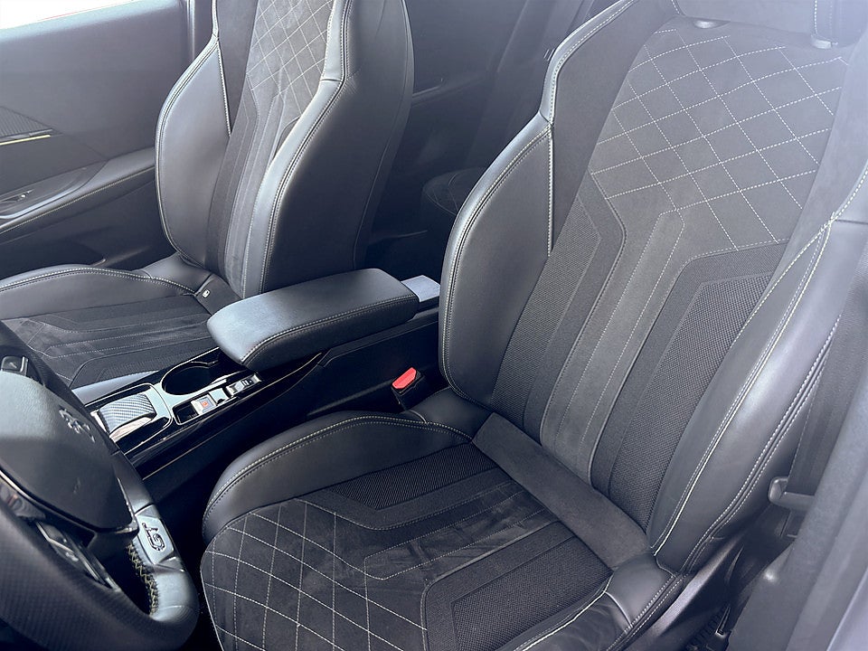 Bild på Peugeot 2008 GT Pack 1.2 PT 155hk Aut B-KAMERA NAVI