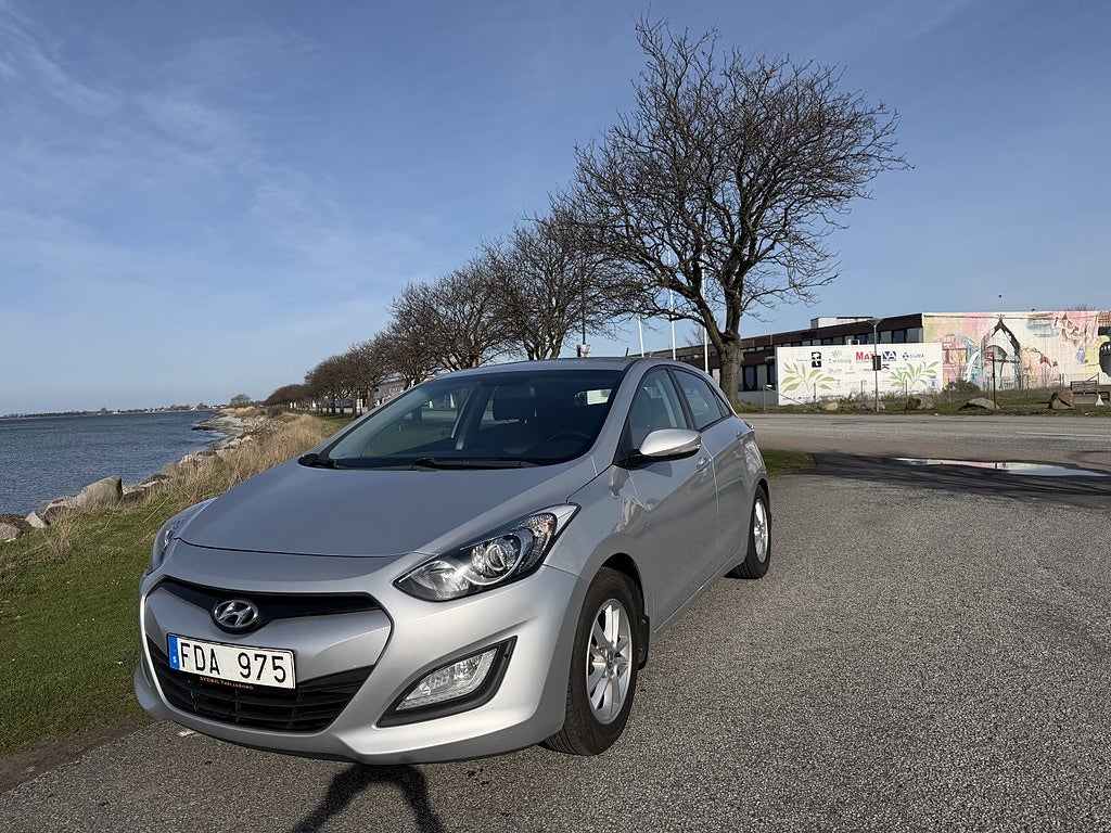 Hyundai i30 5-d 1.6 CRDi Premium Automat Drag Sensorer