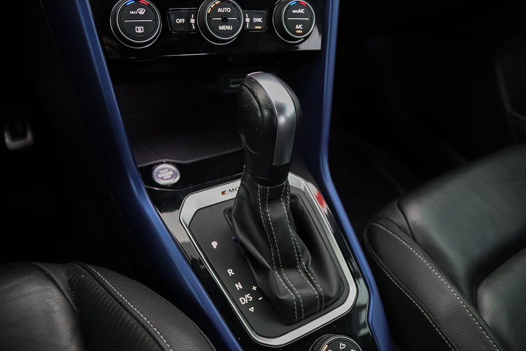 Volkswagen T-Roc R 2.0 TSI Akrapovic 4M Cockpit Beats Drag