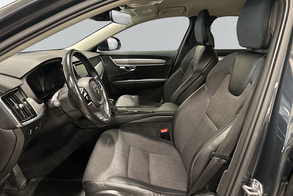 Volvo V90 D4 AWD Geartronic Momentum VOC Kamera HuD Dragkrok GPS