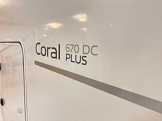 Husbil-halvintegrerad Adria CORAL PLUS 670 DC 28 av 28