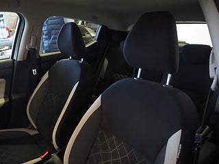 Halvkombi Nissan Micra 11 av 19