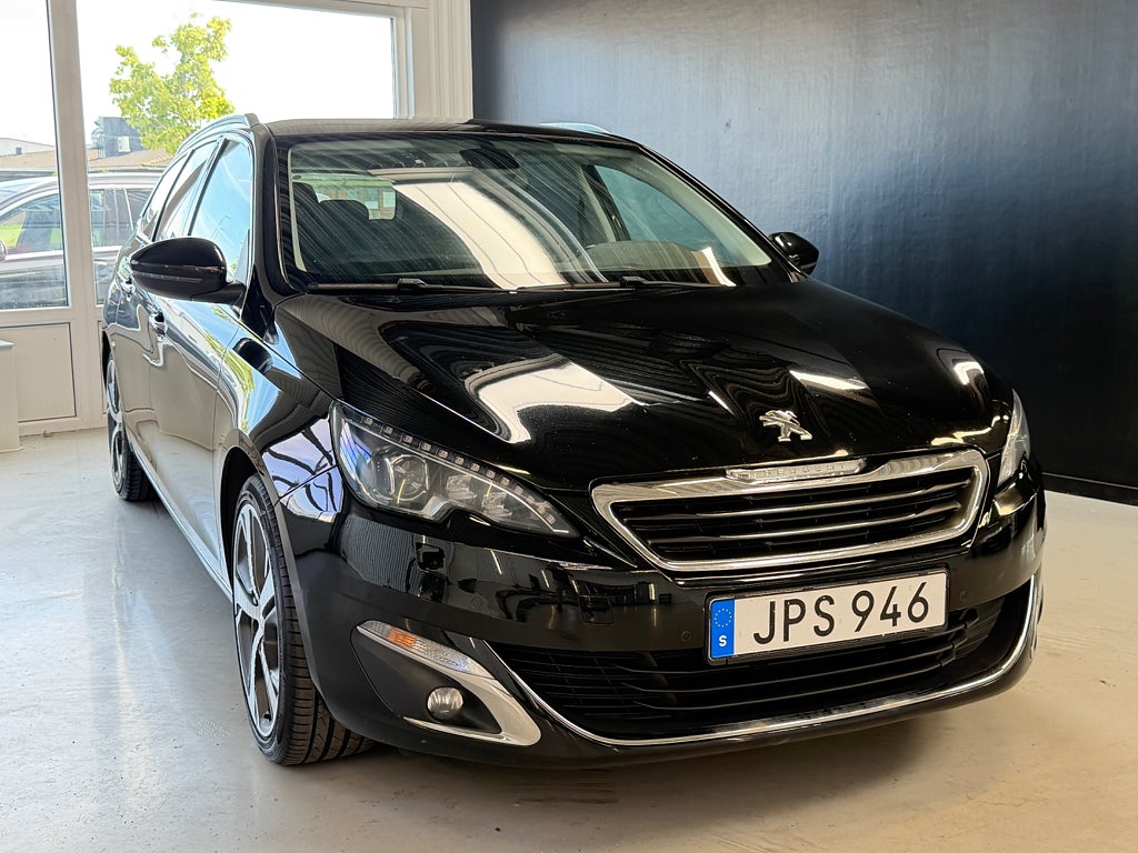 Peugeot 308 sw 1.2 PureTech 130hk Allure | Keyless | Drag | Panorama