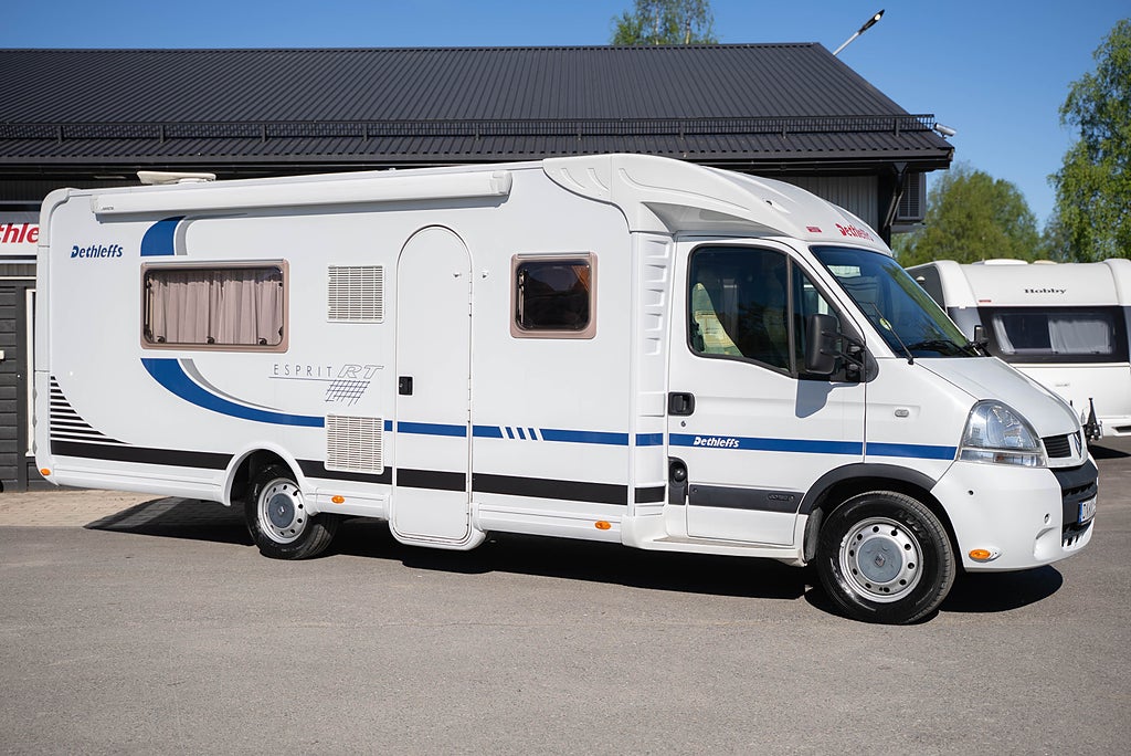 Dethleffs RT 7014 *5000 mil / Låga långbäddar & toa bak*