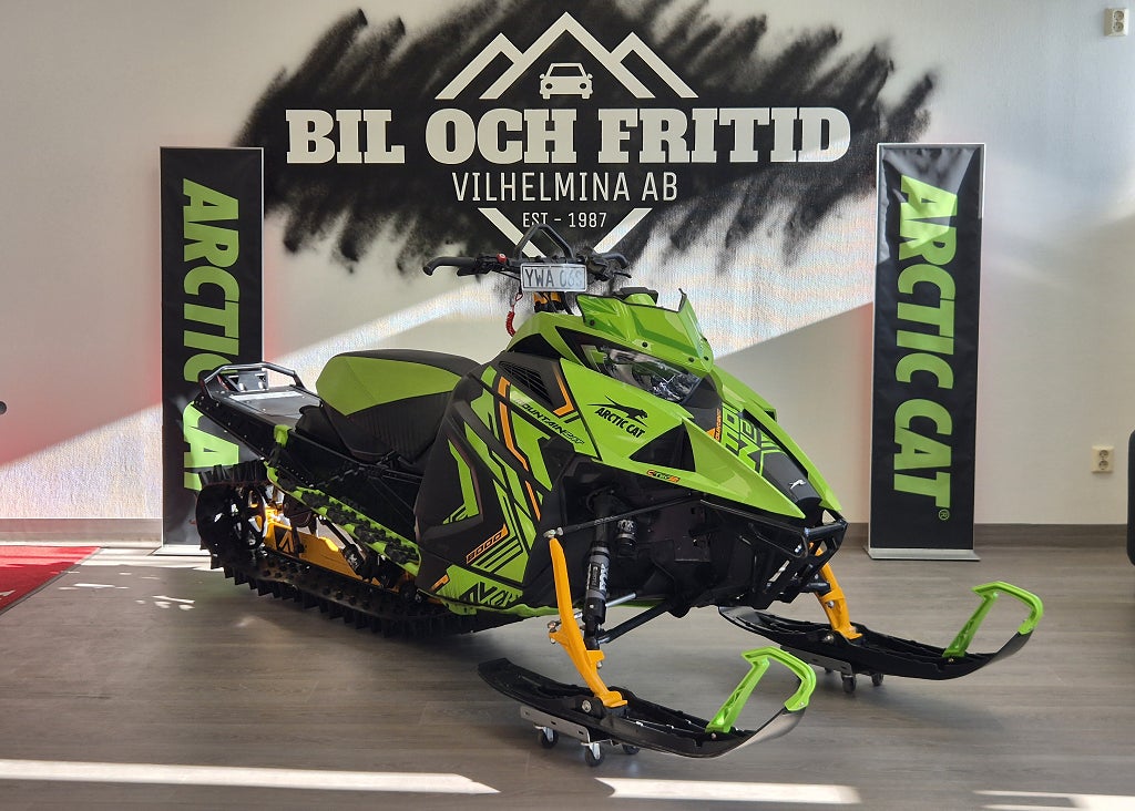 Arctic Cat M8000 Mountain Cat A1 146" Atac