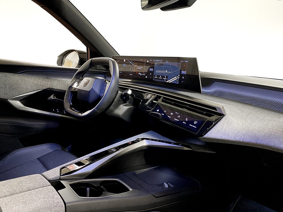 Bild på Peugeot 5008 GT Hybrid 145hk Aut 7-SITS B-KAMERA CARPLAY