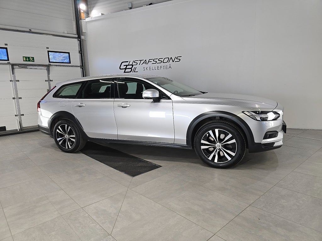 Volvo V90 Cross Country B4 AWD Momentum | V-hjul Drag Värmare VOC