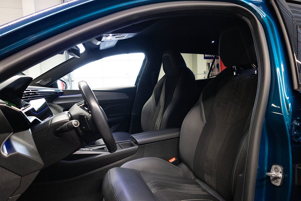 Peugeot 408 GT Plug-in Hybrid 225 hk Massage Navigation