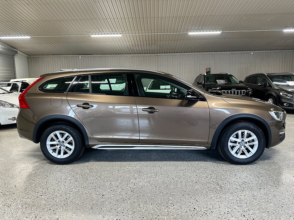 Volvo V60 Cross Country D3 Geartronic Momentum Euro 6 1 Ägare Kamrem N