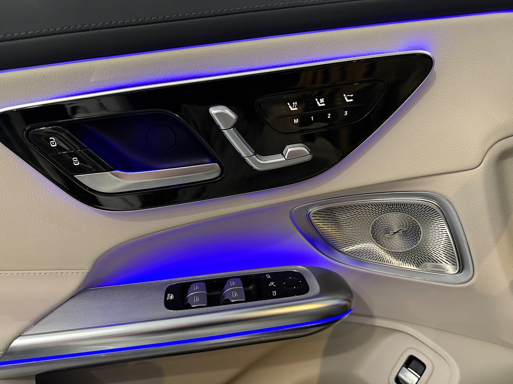 Mercedes-Benz CLE 300 4MATIC Cabriolet AMG Premium Läder Drag Burmester - bild 7