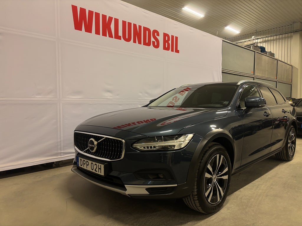 Volvo V90 Cross Country B4 AWD Geartronic Momentum 1 ägare Back Drag GPS Skinn