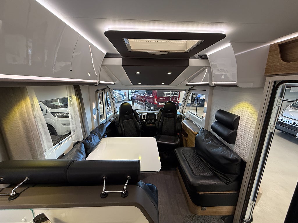 Adria Sonic Supreme 810 SC *AC*Automat*Skinnklädsel*