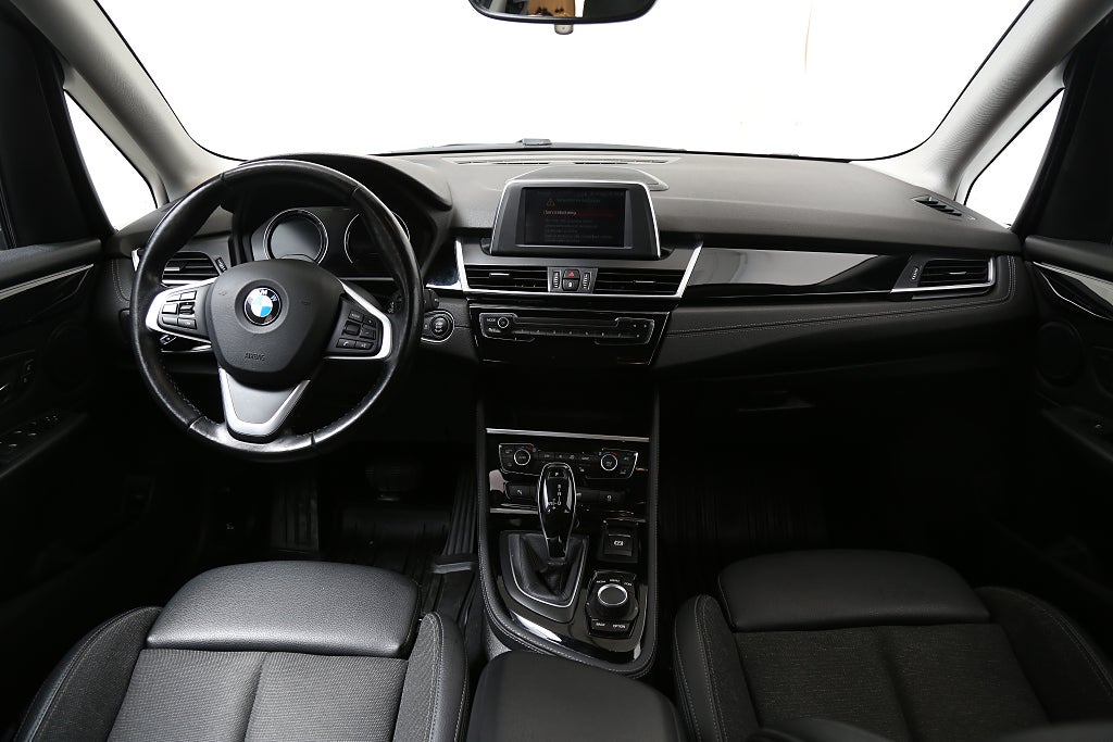 BMW 218i Active Tourer 140hk Sport line Aut Kamera 2019