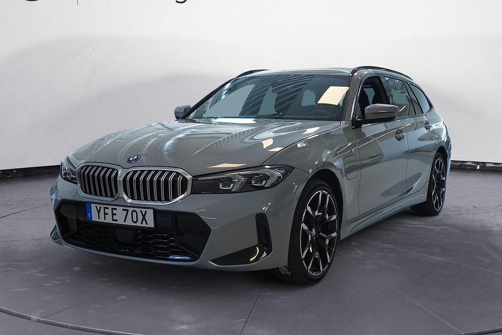BMW 330 e xDrive Touring Steptronic, 292hk, 2025 | Ränta 3,95%