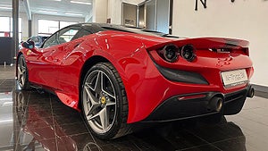 Ferrari F8 Tributo är en vidareutveckling av Ferrari 488 GTB. 