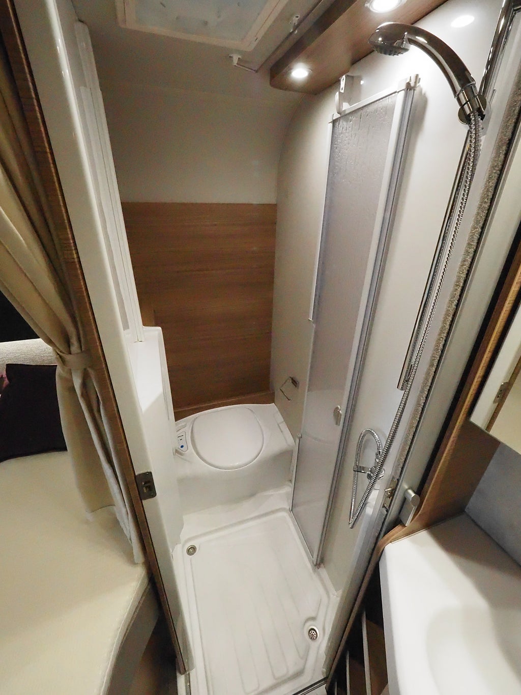 Knaus Van I 550 MF Cykelställ Markis 4 bäddar