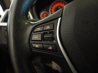 Sedan BMW 330e 19 av 22