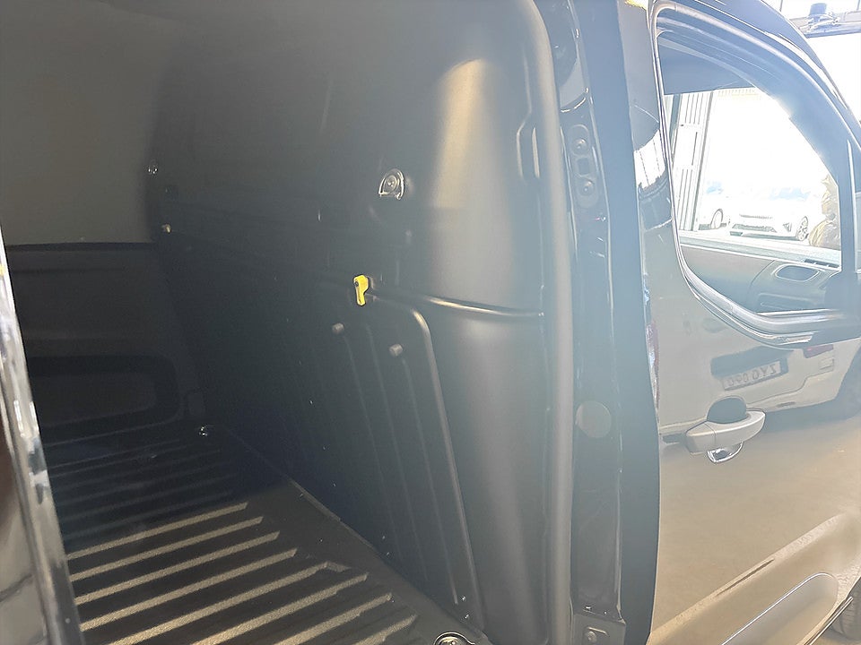 Bild på Opel Combo 130hk Aut L2 - EDITION! VÄRMARE & DRAGKROK INGÅR!