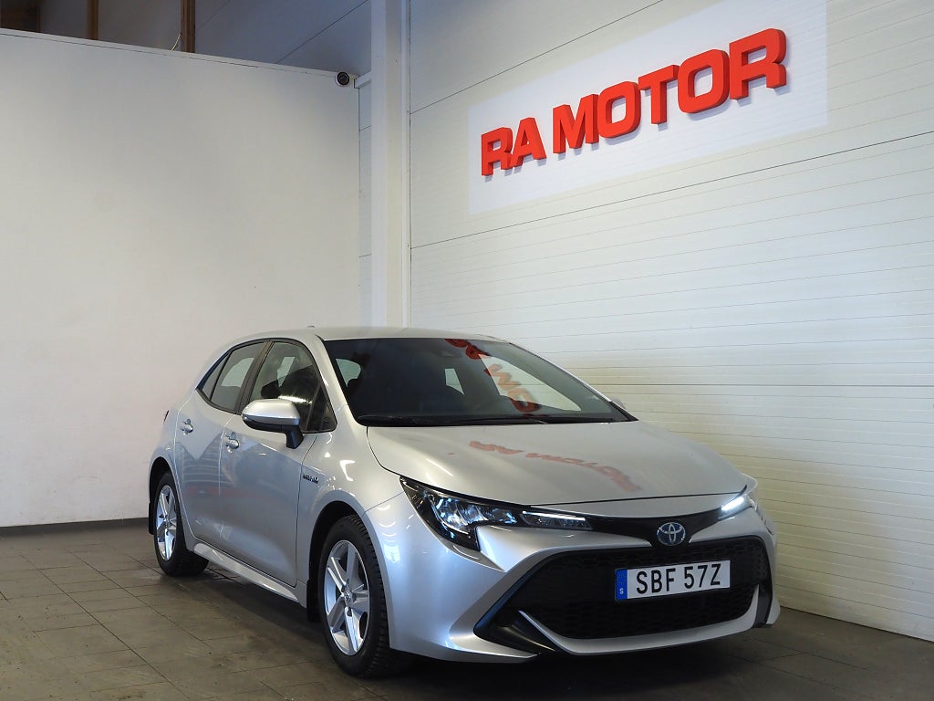 Toyota Corolla Hybrid e-CVT Life 122hk Backkamera Låga mil! 2021