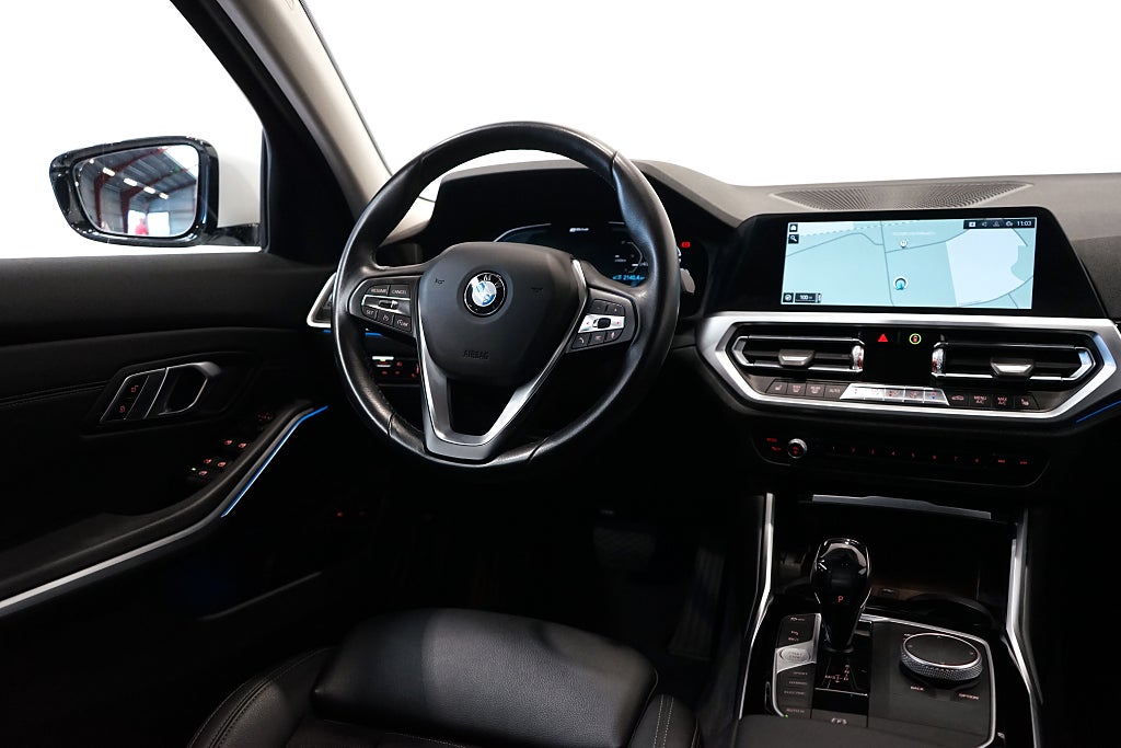 BMW 330e Touring Hybrid Carplay Navi 292hk