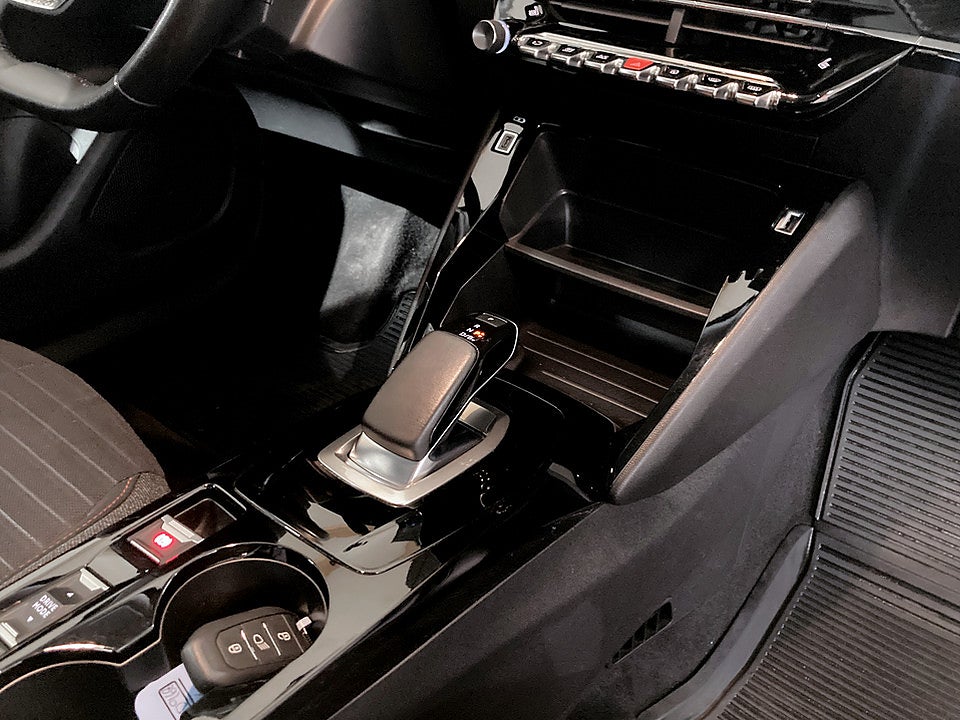 Bild på Peugeot e-2008 Active 50kWh 136hk Aut CARPLAY BACKSENSORER