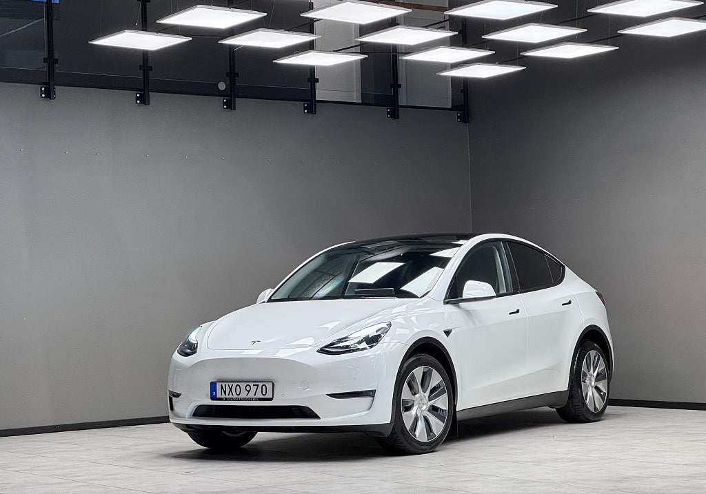 Tesla Model Y Long Range AWD / Värmepump / Pano