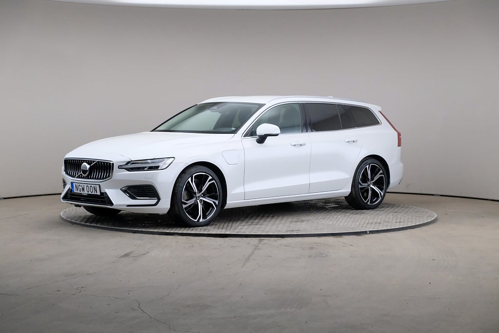 Volvo V60 Recharge T6 350hk AWD Core Edition Drag