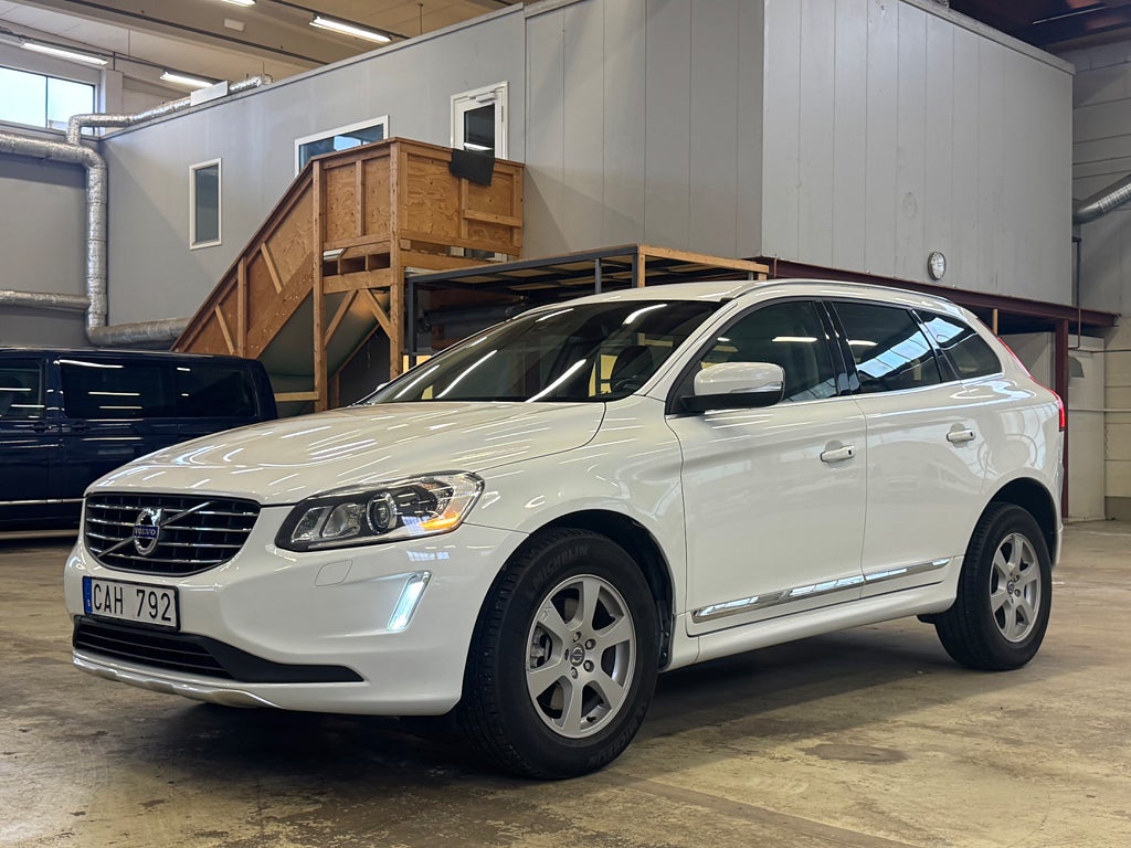 Volvo XC60 D4 AWD SUMMUM VOC DRAGKROK VÄRMARE PDC 181 HK