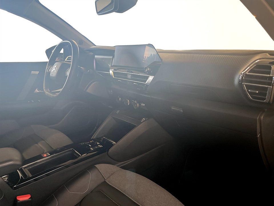 Bild på Citroën C4 Shine 1.2 PT 130hk Aut B-KAMERA CARPLAY HUD NAVI