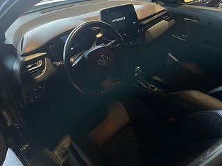SUV Toyota C-HR 12 av 24