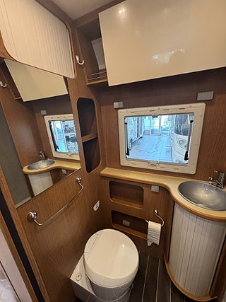 Husbil-halvintegrerad RIMOR Sweden Limited Låga långbäddar & taksäng! 5 bältad! 12 av 20
