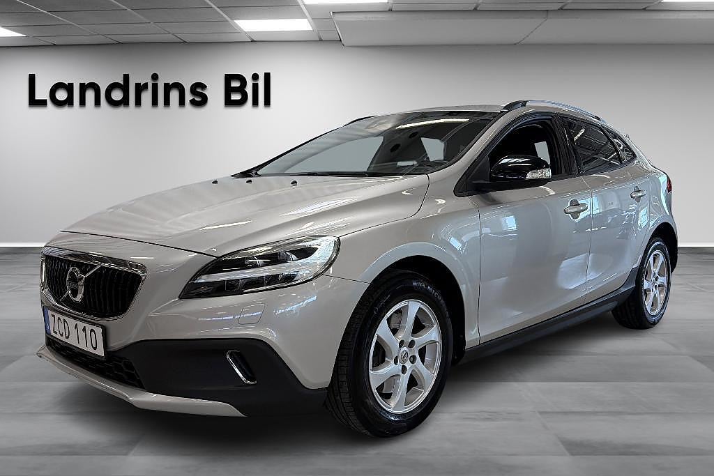 Volvo V40 Cross Country T3 Edition *V-hjul*GPS*Dragkrok*Värmare*