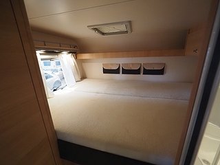 Husbil-halvintegrerad Knaus Van TI 550 16 av 19