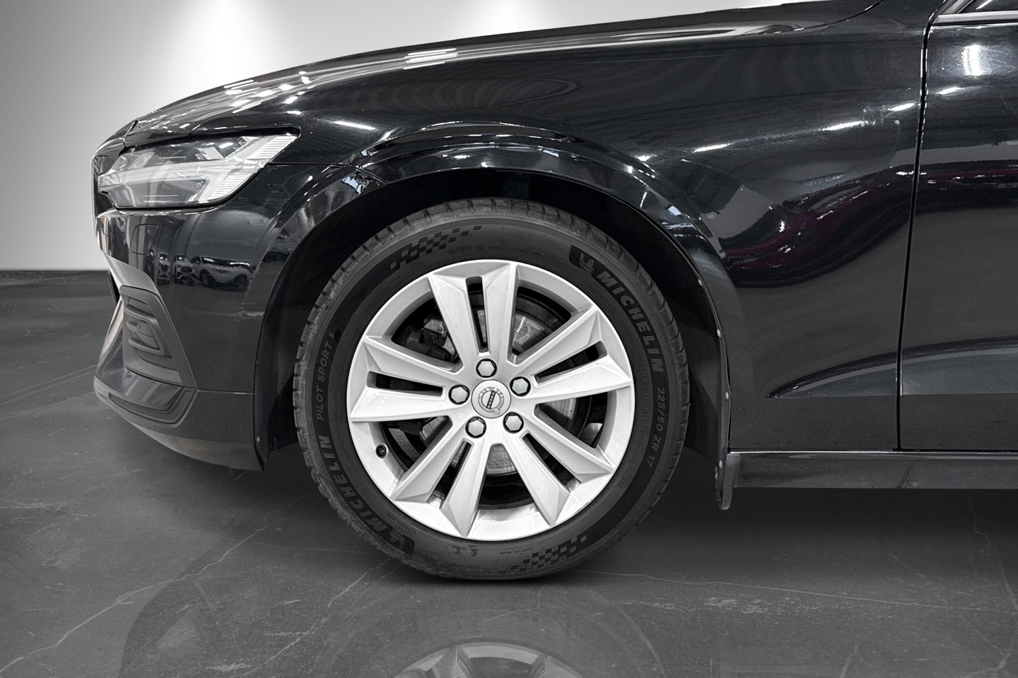Volvo V60 D3 Momentum Geartronic 150hk 2019, bild 2/55