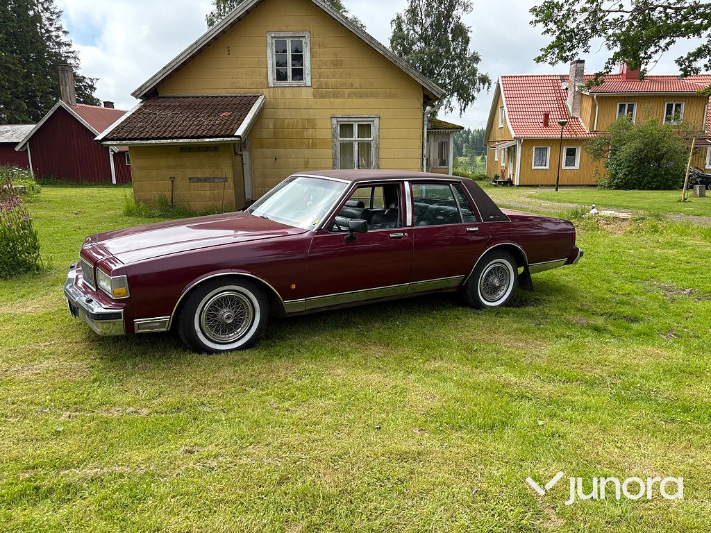 Chevrolet Caprice Classic Brougham 5.0 V8 TBI Hydra-Matic