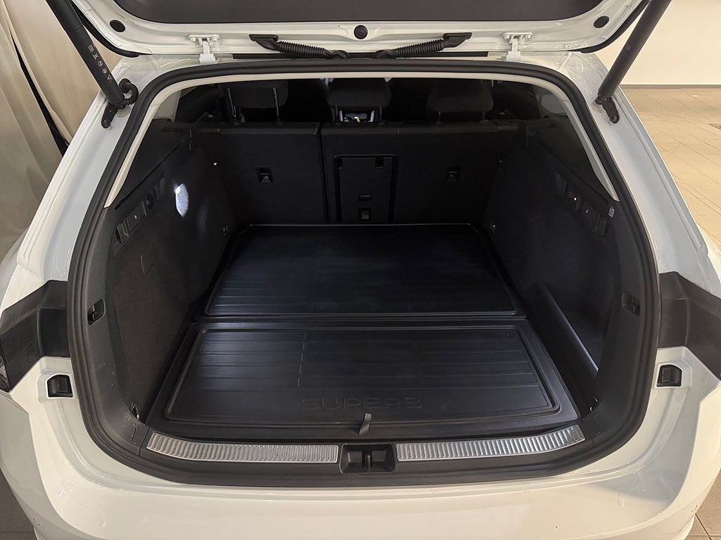 Skoda Superb iV Kombi Selection Explore Edition Drag Adaptiv fart mm bild 16