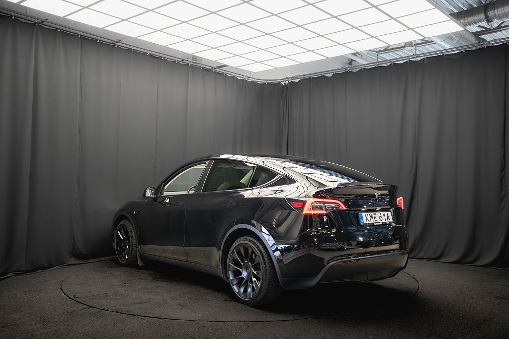 Tesla Model Y Long Range AWD 20'' DRAG PANO LÄDER LJUS-LÄDER MOMS